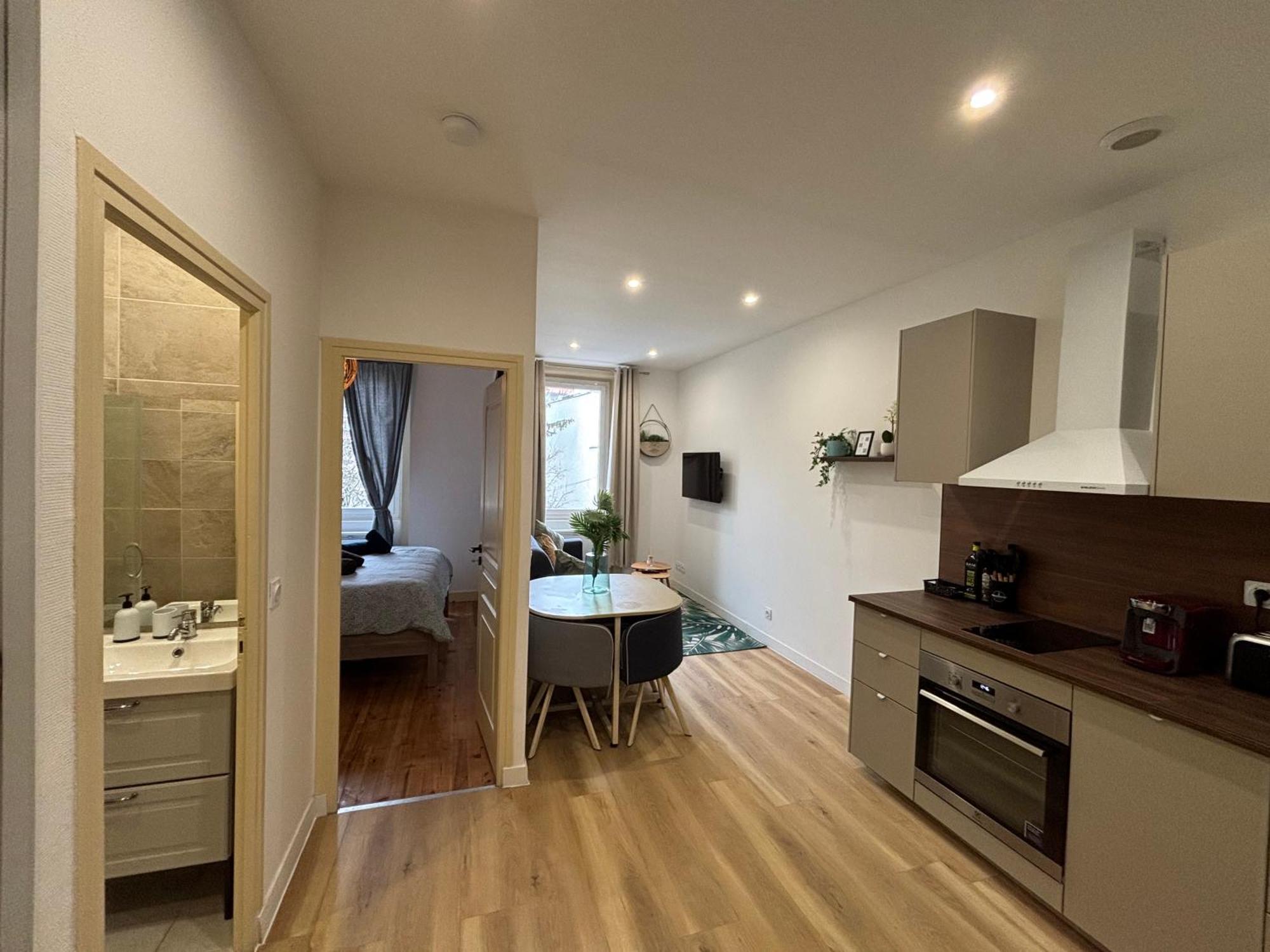 Elegant T2 A Bron, Tramway A 2Min, Box Parking, 4Personnes公寓 外观 照片